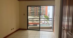 ZONA 14 , ALQUILER DE APARTAMENTO , EXCELENTE UBICACION EDIFICIO LA BOHEMIA ( 3 dormitorios )