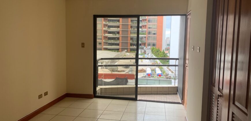 ZONA 14 , ALQUILER DE APARTAMENTO , EXCELENTE UBICACION EDIFICIO LA BOHEMIA ( 3 dormitorios )