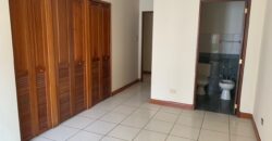 ZONA 14 , ALQUILER DE APARTAMENTO , EXCELENTE UBICACION EDIFICIO LA BOHEMIA ( 3 dormitorios )