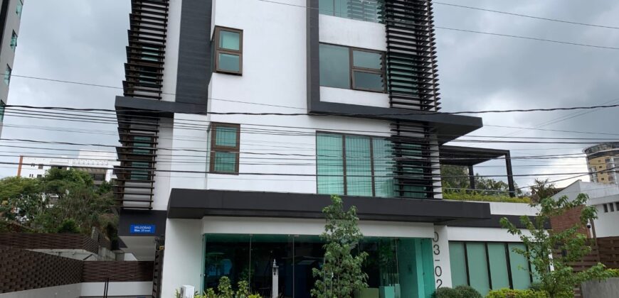 VENTA DE APARTAMENTO EN ZONA 15 ( EDIFICIO LIV )( ACABADOS DE LUJO )